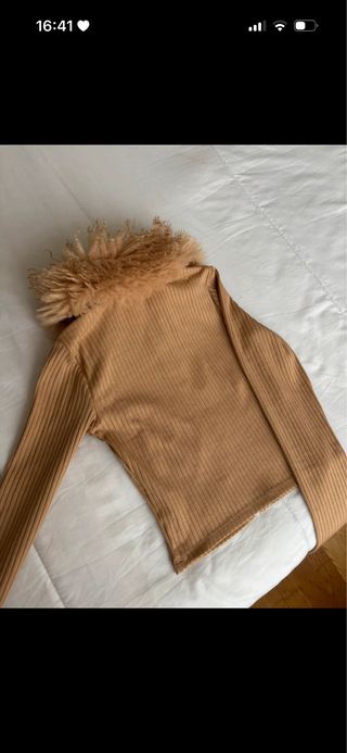 Camiseta cremallera camel con pelo