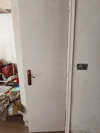 Puerta interior blanca