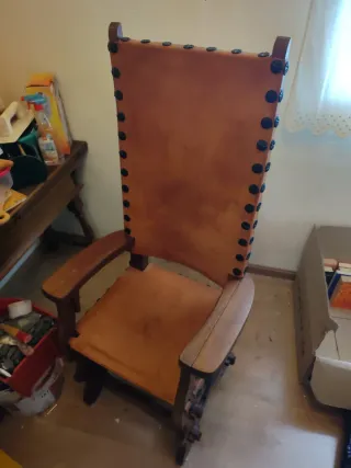 Silla Castellana Cuero y Madera