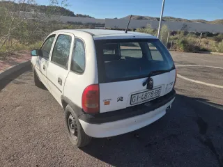 Coche blanco 5 puertas