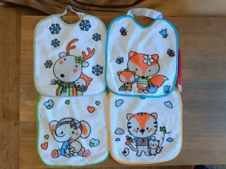 Baberos con plástico/Pitets amb plàstic