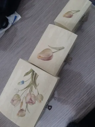 Tris di Scatole in legno decorata con fiori