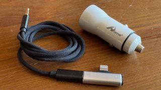 Cable Audio Coche Jack + Adaptador Carga