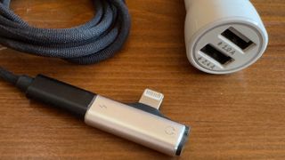 Cable Audio Coche Jack + Adaptador Carga