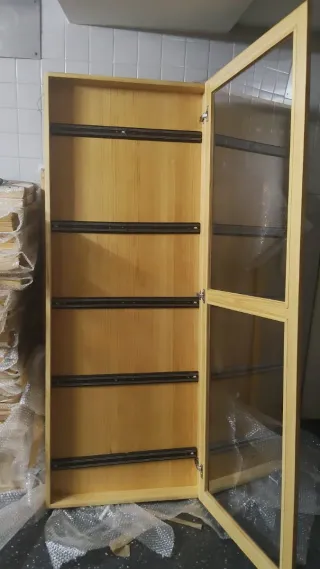 Vitrina expositora de cuchillos con barras inmanta