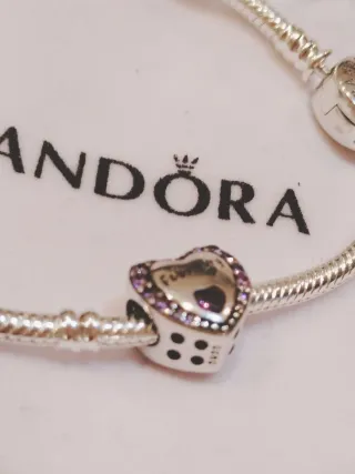 Charm Pandora Corazón Febrero Circonitas Moradas