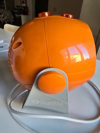 Termoventilatore ceramico arancione, stufetta.