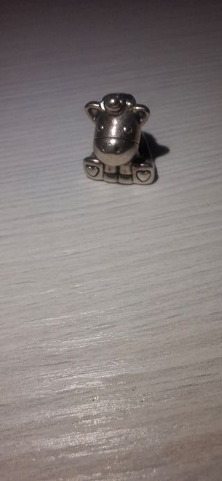 Charm y pulsera pandora