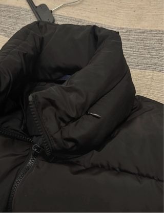 Giubbotto crop collo alto con cappuccio