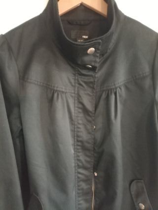 Chaqueta H&M estilo gabardina negra