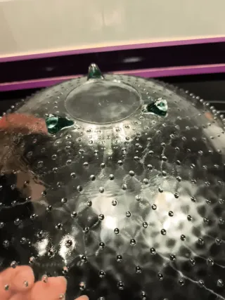 Fuente de cristal con relieve