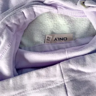 Conjunto deportivo lila