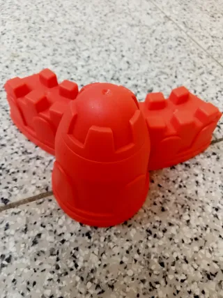 Forma de areia castelo vermelho