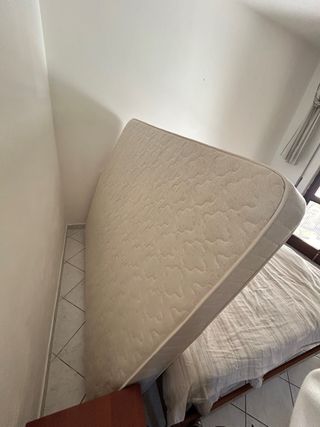 Materasso matrimoniale usato in tessuto