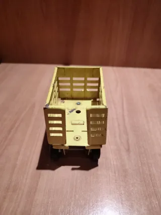 Tonka tractor con remolque amarillo