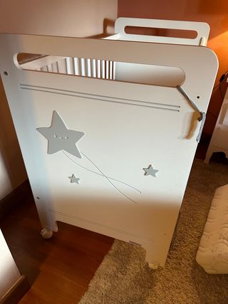 Cuna de bebé blanca