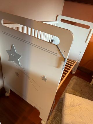 Cuna de bebé blanca