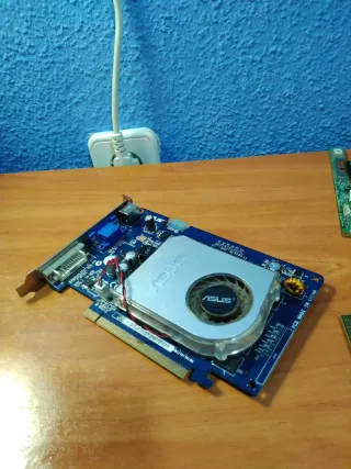Tarjeta Gráfica Asus PCI Express 512MB