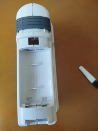 Quitapelusas eléctrico blanco y malva