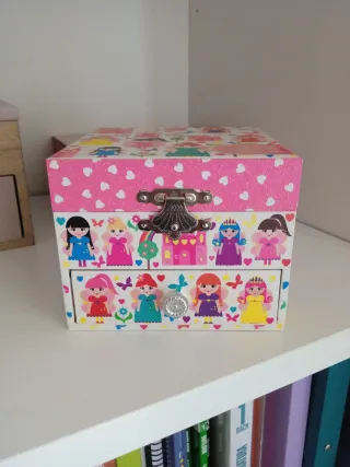 Joyerito con espejo y cajita de música