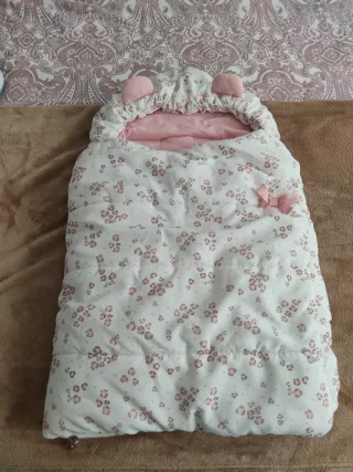 Saco/Capazo Bebé Estampado marca Mayoral.