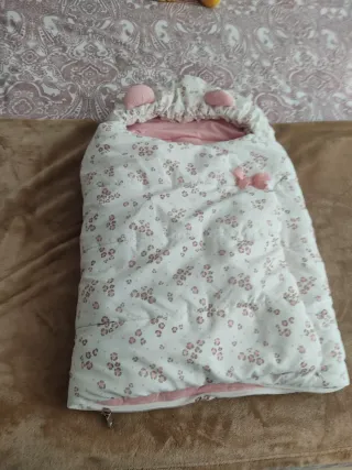 Saco/Capazo Bebé Estampado marca Mayoral.