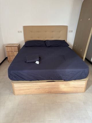 Base cama y mesitas de noche