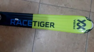 Esquís Volkl niño/adolescente sin estrenar