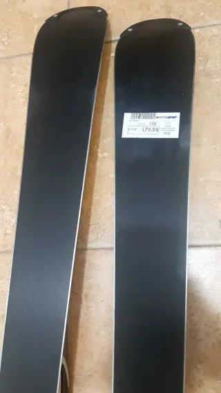 Esquís Volkl niño/adolescente sin estrenar