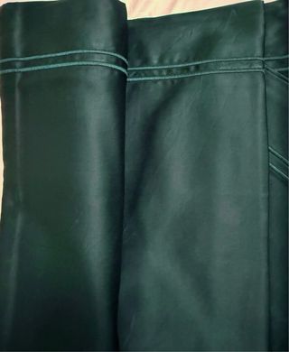 Conjunto lençóis verde escuros com duplo rolinho