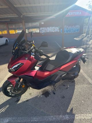 Honda ADV 350 Rojo