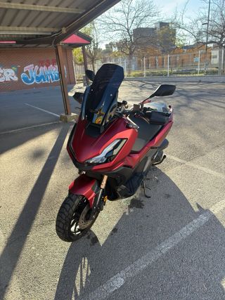 Honda ADV 350 Rojo