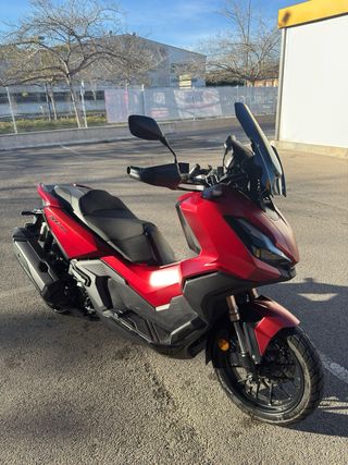 Honda ADV 350 Rojo