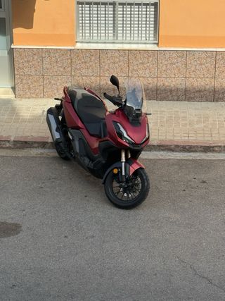 Honda ADV 350 Rojo