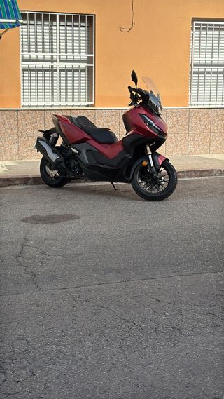 Honda ADV 350 Rojo