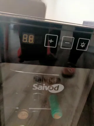 Mini nevera Saivod para vino
