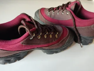 Botas Nike Talla 41 color marrón, granate y negro