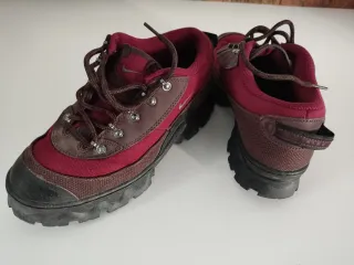 Botas Nike Talla 41 color marrón, granate y negro