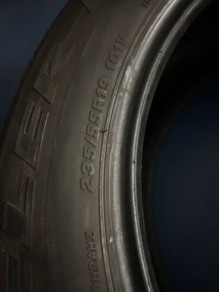 Neumáticos Bridgestone 235/55/19 (2 unidades)
