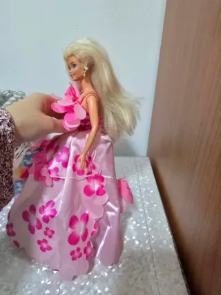 Muñeca Barbie Vestido Flores
