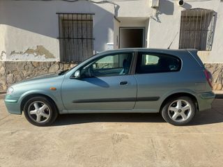 Nissan Almera 2001