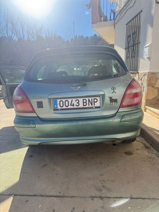 Nissan Almera 2001