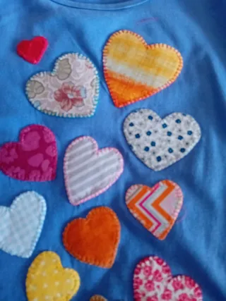 Camiseta infantil patchwork corazones