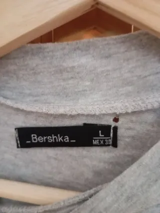 Camiseta gris Bershka talla L