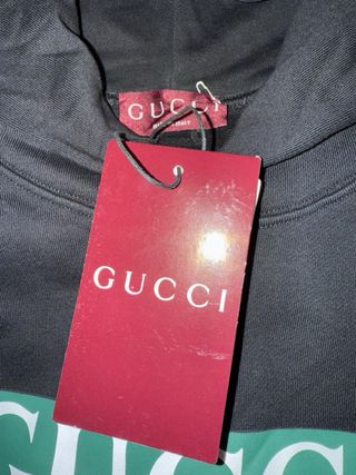 Sudadera Gucci con capucha y logo multicolor