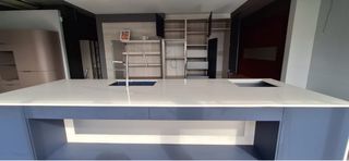 Cocina moderna con isla - Diseño moderno