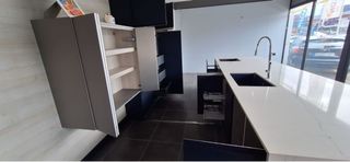 Cocina moderna con isla - Diseño moderno