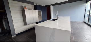 Cocina moderna con isla - Diseño moderno