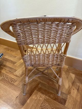 Silla infantil de mimbre con funda