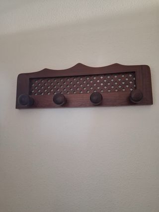 Mueble de madera con puertas y cajones Dormitorio